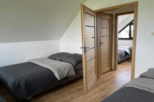 Ένα ή περισσότερα κρεβάτια σε δωμάτιο στο Family-friendly holiday home in Mielenko