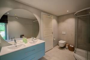 a bathroom with a sink and a shower and a toilet at Large modern house, perfect for northern lights hunting in Tromsø