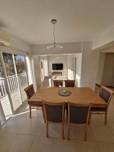 a dining room with a wooden table and chairs at Consorcio 9 de Julio in San Juan