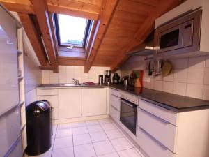 Kuchyň nebo kuchyňský kout v ubytování Holiday apartment with 3 bedrooms