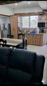 Η κουζίνα ή μικρή κουζίνα στο Family Town house