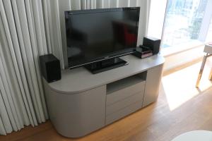 Telewizja i/lub zestaw kina domowego w obiekcie Twenty One Whitfield