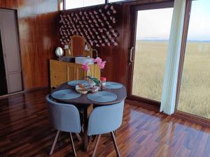 a dining room with a table and chairs and a mirror at Brisas del Titicaca Perú in Puno