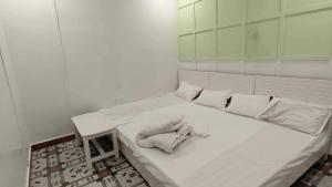 En eller flere senge i et værelse på Hotel O Ramyanika