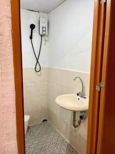 Et badeværelse på 2BR spacious 600mbps 4 minutes walk to the beach + 109 billeder