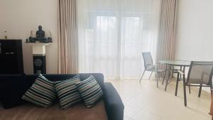 Ruang duduk di Green Valley Residence