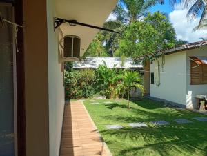 セーハ・グランデにあるCantinho da Pazの家から庭を望む