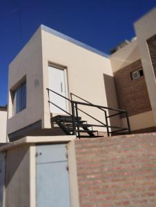 a house with stairs on top of a roof at Depto Civora 3 in Villa Regina
