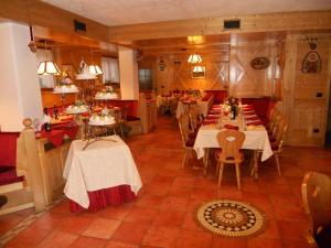 A seating area at Hotel Stella Alpina