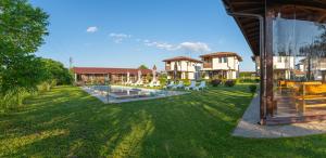 an image of a house with a swimming pool at Bendida Village in Pavel Banya