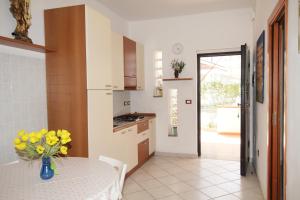 A kitchen or kitchenette at Graceland rooms and suites
