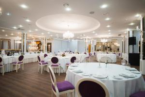 Un restaurante o sitio para comer en Author Boutique Hotel (ex Golden Garden Boutique Hotel)