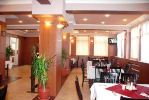 Ресторант или друго място за хранене в Hotel Kibor