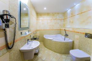 Koupelna v ubytování Hotel Cascade + 37 fotografií