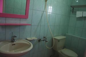 Bathroom sa 文風小築Wen-Feng House-免費停車