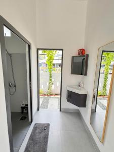 a bathroom with a shower and a sink and a mirror at BÌNH MINH homestay - Vĩnh hy in Vĩnh Hy