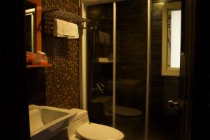 Bathroom sa 文風小築Wen-Feng House-免費停車