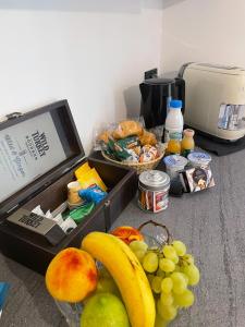 a box of fruit sitting on top of a counter at M&J house in Reggio Calabria