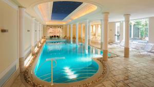 Bazén v ubytování Hotel Victoria & Iside Spa nebo v jeho okolí