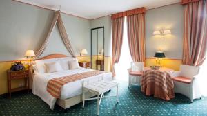 Letto o letti in una camera di Hotel Victoria & Iside Spa