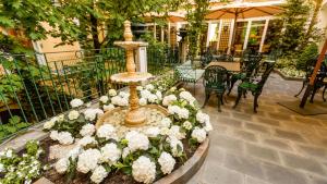 Giardino di Hotel Victoria & Iside Spa