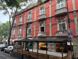 Το κτήριο όπου στεγάζεται  το hostel