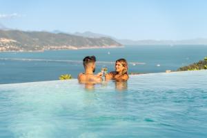 ラ・スペツィアにあるレ ビラ レライスの女男