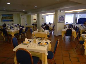 Restoran või mõni muu söögikoht majutusasutuses Hotel Talao