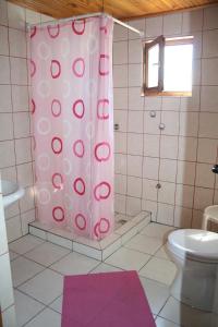 Koupelna v ubytování Sobe Rooms Szobák Zimmer KIS