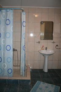 Koupelna v ubytování Sobe Rooms Szobák Zimmer KIS