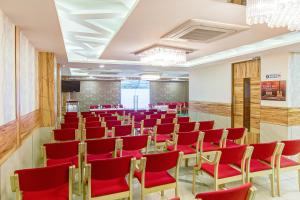 Zona business o sala conferenze di Treebo Trend Daksh Residency