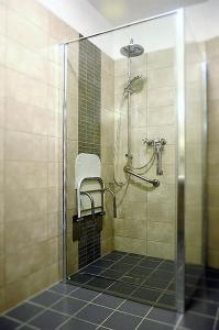 a shower in a bathroom with a glass door at Hotel Kamienica in Opole