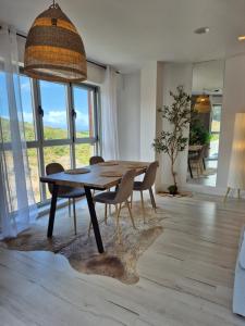 a dining room with a table and chairs on a rug at Arena Blanca in Malpica