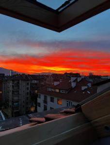 Východ nebo západ slunce při pohledu z apartmánu nebo okolí