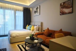 Χώρος καθιστικού στο The Diamond In City Luxury Suites By ZENORA Living +285 φωτογραφίες