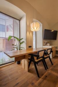 Μια τηλεόραση ή/και κέντρο ψυχαγωγίας στο Central Square Apartments - Центральна площа міста