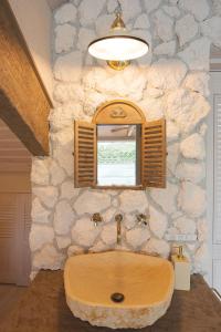 Ένα μπάνιο στο COVE KAWANA