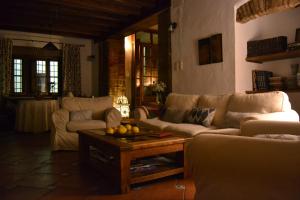 Majoituspaikan Casa Rural San Miguel Zufre baari tai lounge-tila