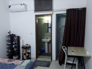 Fotografie z fotogalerie ubytování Affordable cozy room with attached washroom v destinaci Dháka