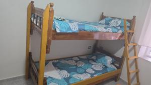 Postel nebo postele na pokoji v ubytování Gjirokastra Center Apartment