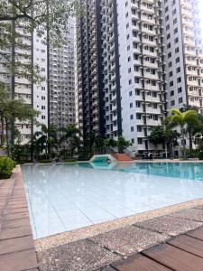 Bazén v ubytování New 1BR in Mandaluyong nebo v jeho okolí