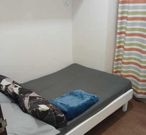 Ένα ή περισσότερα κρεβάτια σε δωμάτιο στο Cozy City Stay in Baguio