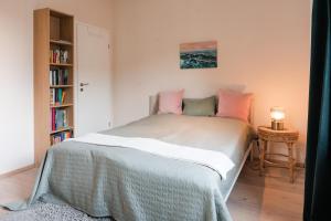 Postel nebo postele na pokoji v ubytování Stivolles Ambiente in Niendorf!