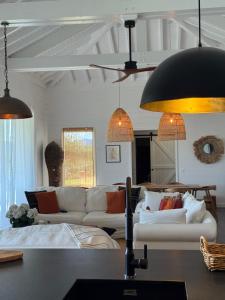 Ένα ή περισσότερα κρεβάτια σε δωμάτιο στο Akine Lodge +28 φωτογραφίες