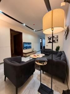 Posezení v ubytování Luxury 2bed apartment in Islamabad Self chekin