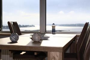 a dining room table with a view of a lighthouse at Ostseefjord-Schlei-Blick im Wikingturm in Schleswig