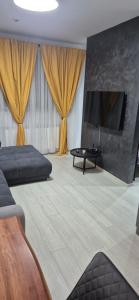 Μια τηλεόραση ή/και κέντρο ψυχαγωγίας στο LCB Apartments Centru Târgu Mureș