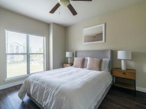 Postel nebo postele na pokoji v ubytování Landing Apartments - Grand Harbor + 36 fotografií