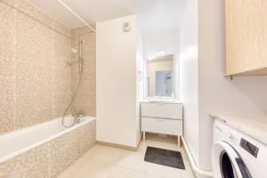 Koupelna v ubytování Family Flat for 8 # 10 min Paris # Near Airport + 36 fotografií