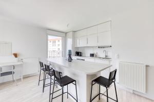 Kuchyň nebo kuchyňský kout v ubytování Family Flat for 8 # 10 min Paris # Near Airport